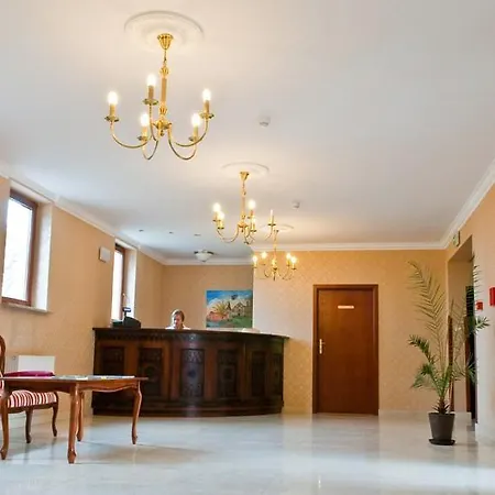 Zamek 3* غوستينين